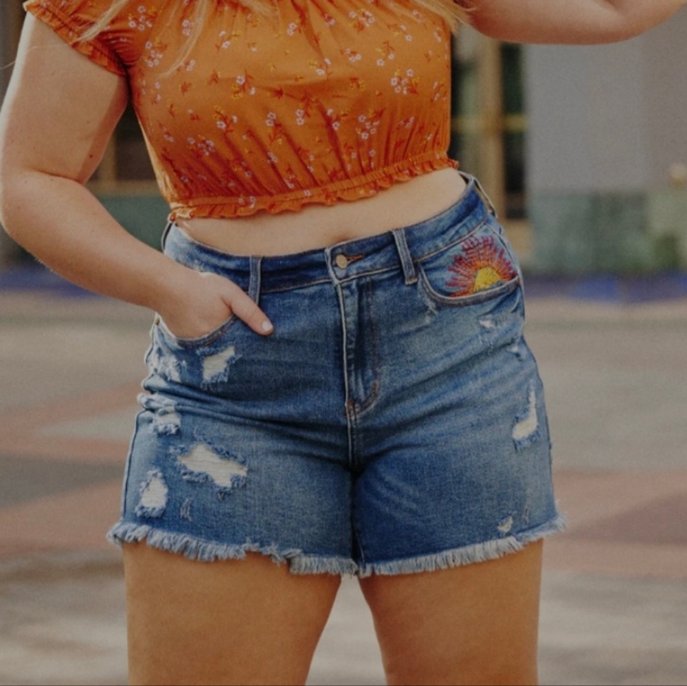 Judy Blue Tracy Sun Embroidery Cutoff Shorts 